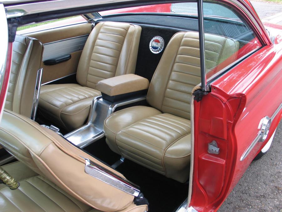 Интерьер Chrysler 300G Hardtop Coupe (842) 1961 года  (фото 13 из 43)